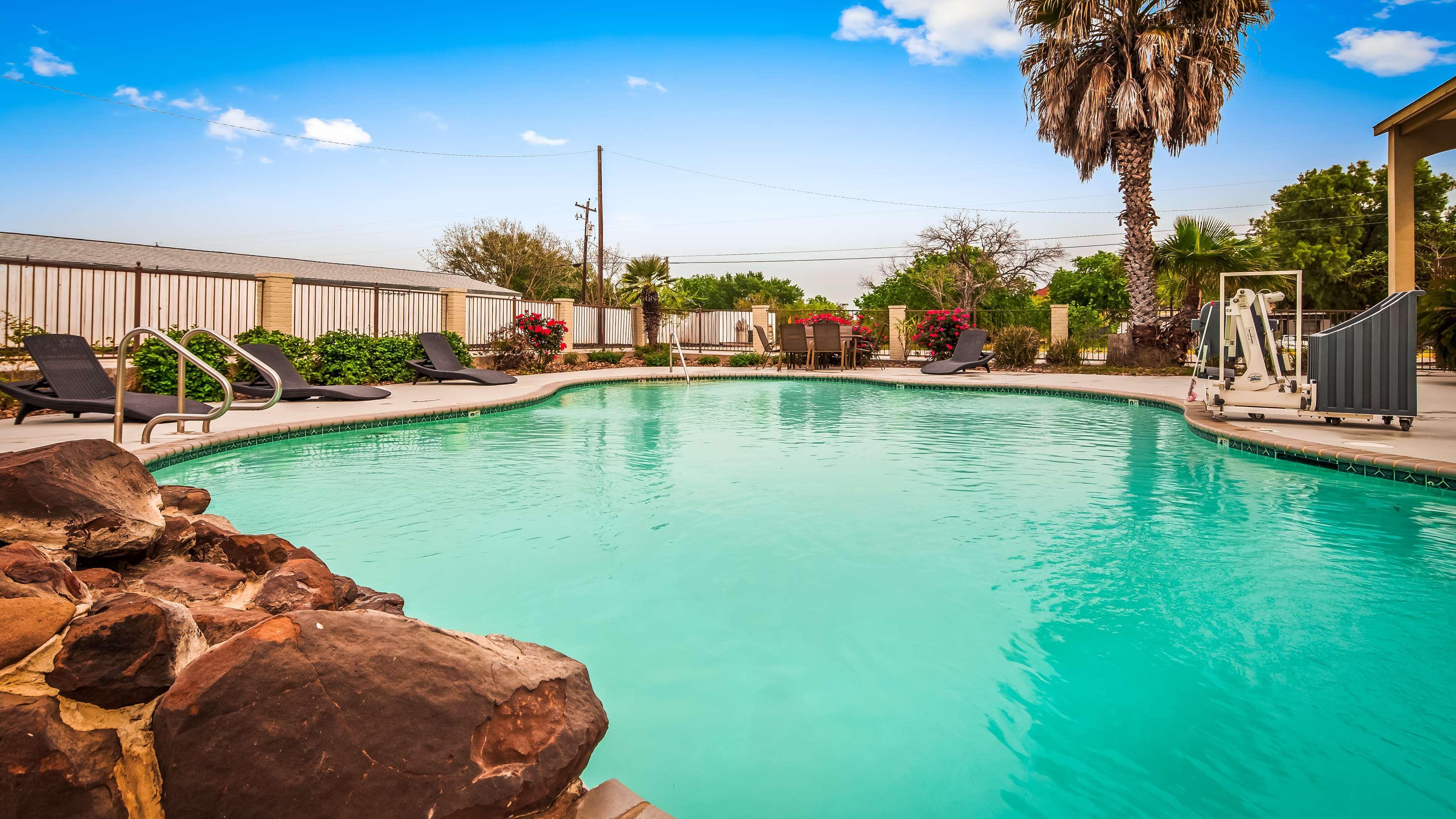 Surestay Hotel By Best Western Floresville Dış mekan fotoğraf