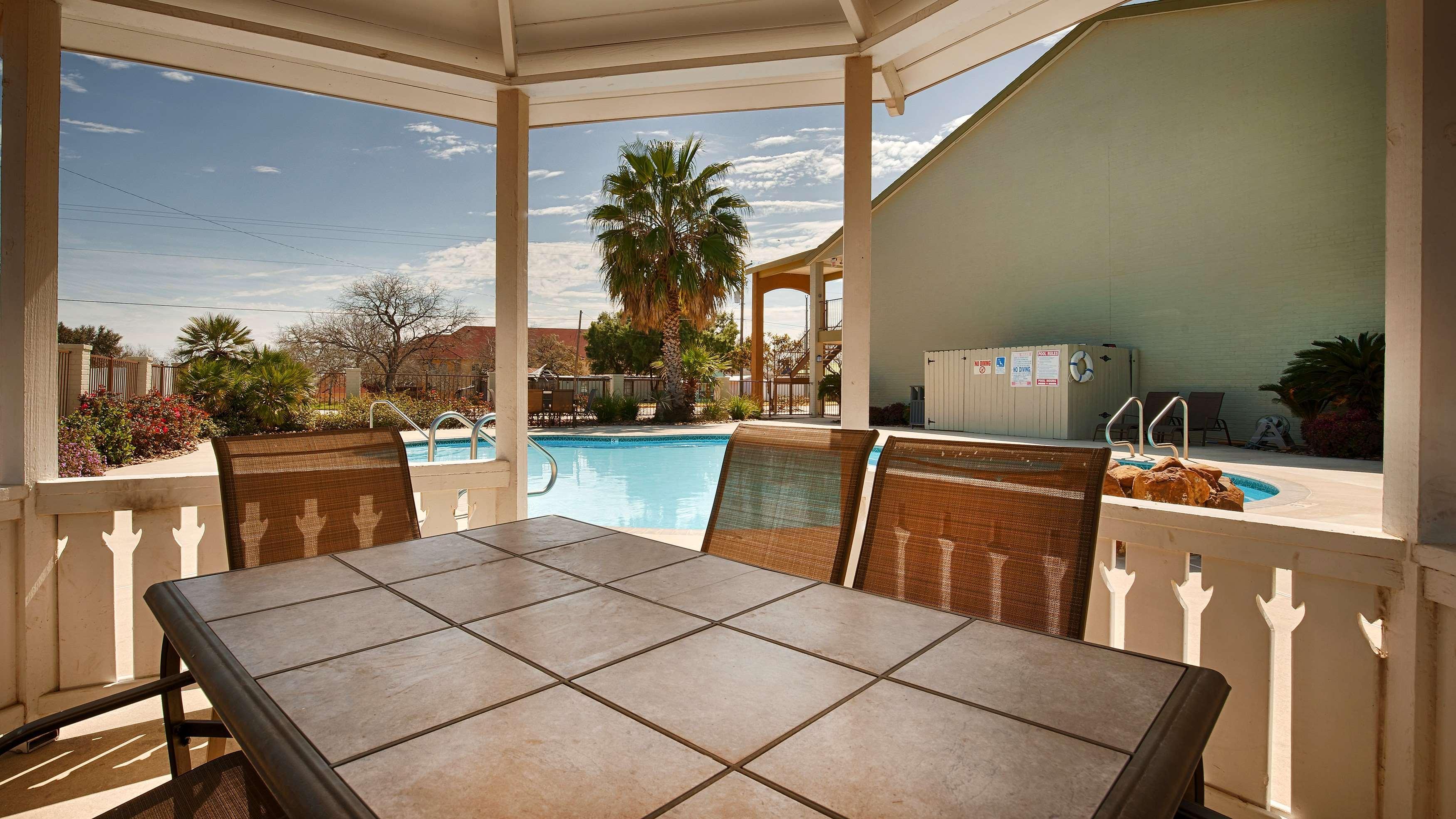 Surestay Hotel By Best Western Floresville Dış mekan fotoğraf