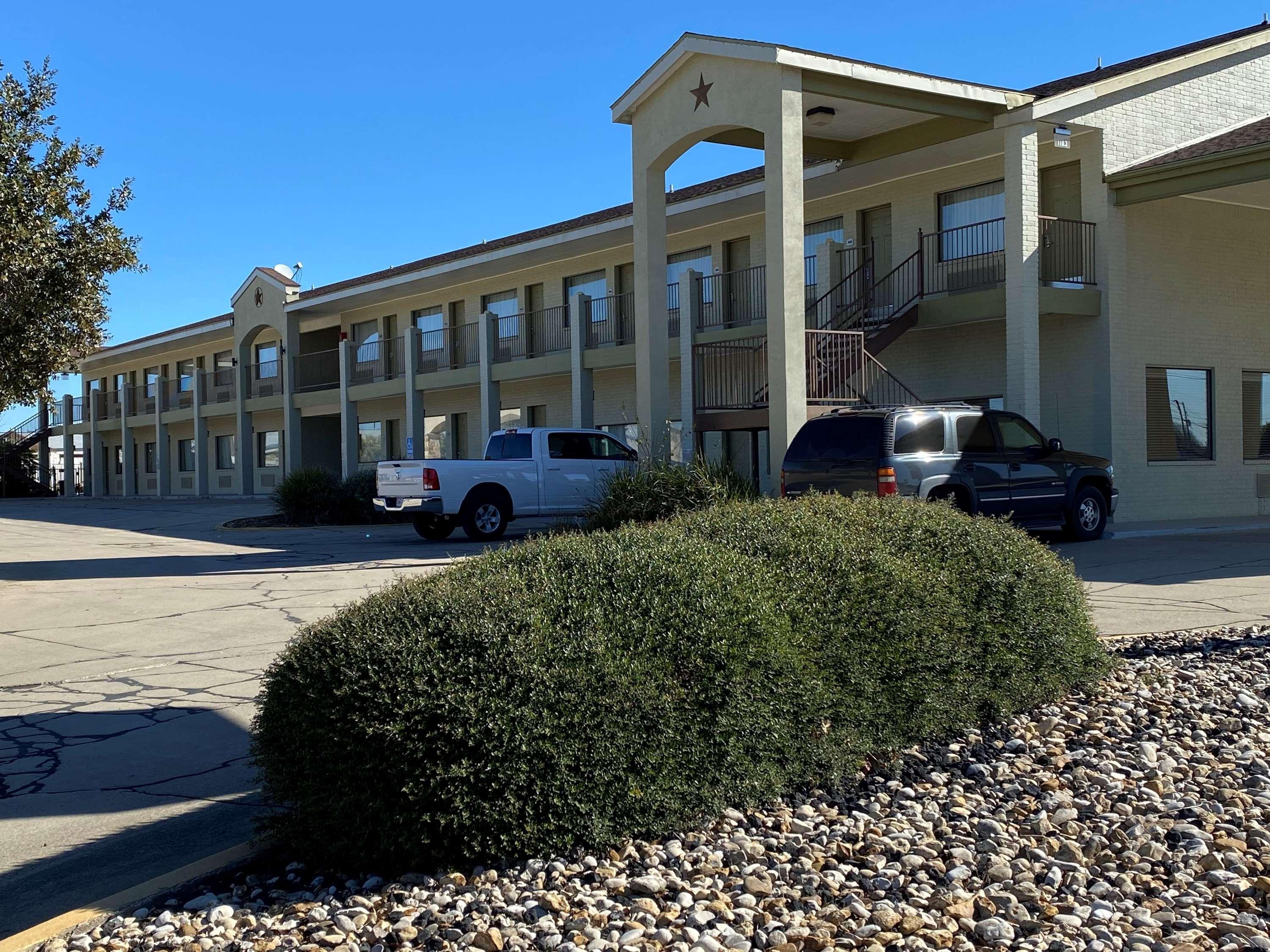 Surestay Hotel By Best Western Floresville Dış mekan fotoğraf